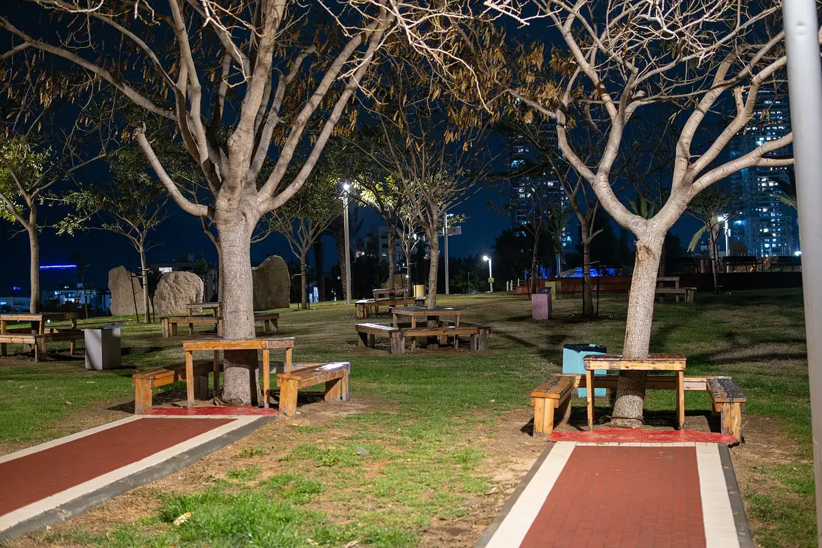 Picnic tables in Ashdod Yam Park