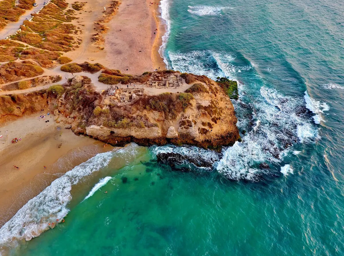 Kurkar cliffs and shore at Palmahim beach
